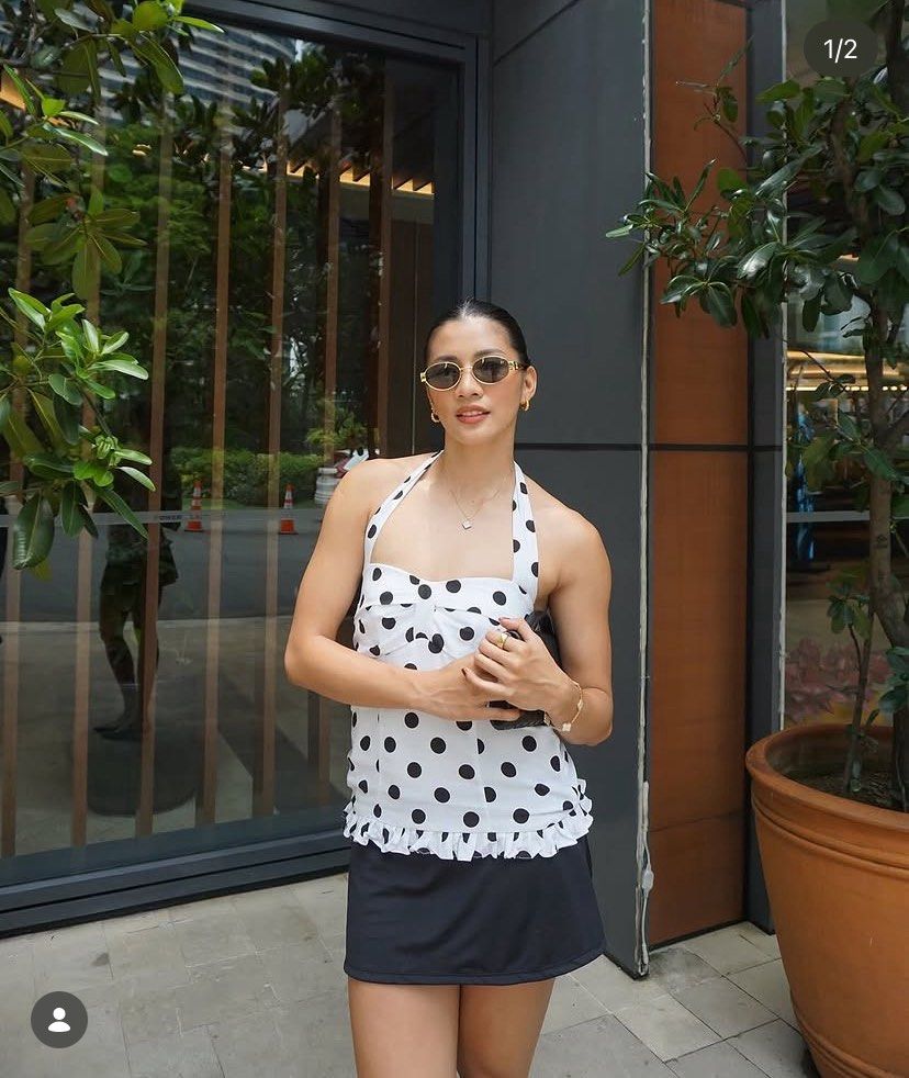 Traje linen deja top (Category: Sleeveless) located in Cebu City. Submitted by icethebear (Listing ID 1465618488, Image 1). Description: - Color/Pattern: White with all-over black polka dots - Design: Sweetheart neckline with tie-up halter strap - Detail: Ruffle trim along the bottom edge - Fabric: Lightweight and breathable - Styling: Perfect for casual daytime outings, easily pairs with skirts or shorts PRICE IS FIRM ‼️ 📍 cebu city .