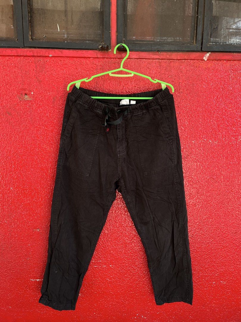 Trek PANTS GRAMICCI (Category: Chinos) located in Valencia. Submitted by hunterxthrifter (Listing ID 1465584238, Image 1). Description: GOOD ASNEW COLOT RATE 9.3/10 Waist 30-38 Stretchable Length 38 Leg 7.