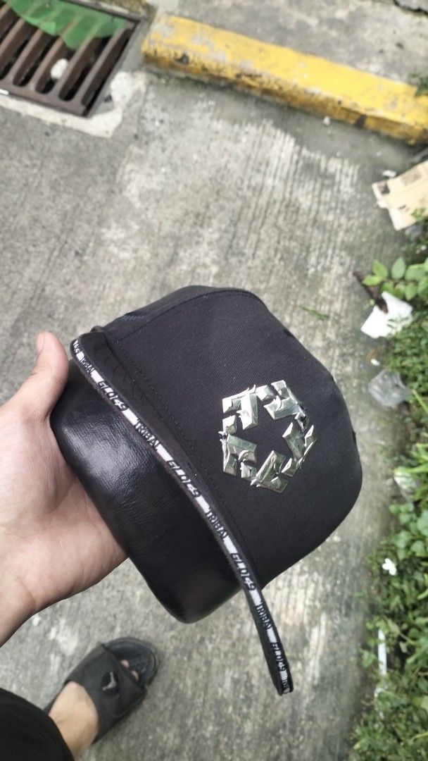 Tribal Gear x Gloc-9 Snapback Cap Black (Category: Caps & Hats) located in Manila. Submitted by chrisyoung01 (Listing ID 1465641104, Image 1). Description: - Style: Black snapback cap with standard fit and sturdy build - Front: Metallic silver Tribal logo - Side: 'Makata sa Pinas' embroidery with leaf design - Back: Gloc-9 patch and adjustable plastic strap .