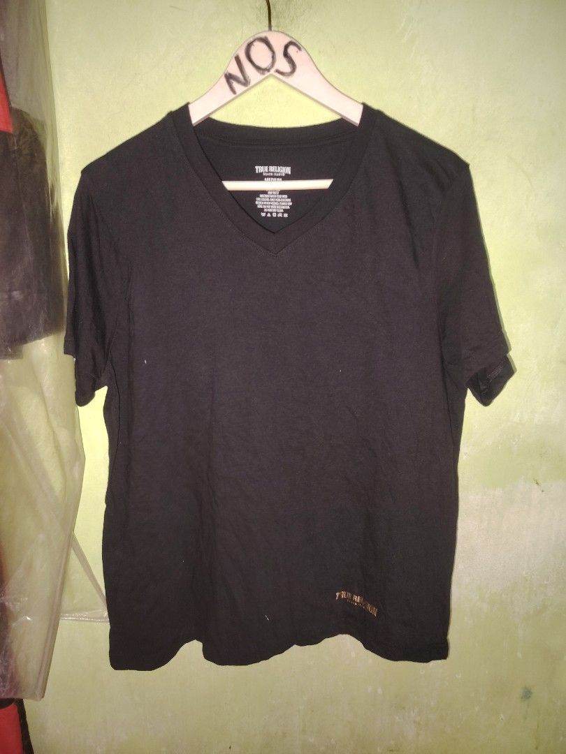 TRUE RELIGION (Category: Activewear) located in Pasig City. Submitted by michelle.asuki (Listing ID 1465639418, Image 1). Description: TRUE RELIGION SHIRT FOR HER EXCELLENT MEDIUM 500.