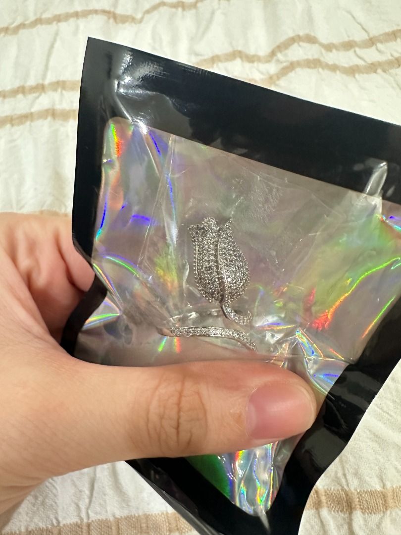 Tulip Flower Ring (Category: Rings) located in Valenzuela. Submitted by shopbmb.mnl (Listing ID 1465717942, Image 1). Description: Never used - adjustable size to your finger Di pa nagta-tarnish! Super nice quality plus it's zirconia RFS: decluttering 🙅‍♀️ LOWBALLERS AND JOY RESERVERS WILL NOT BE ENTERTAINED 🙅‍♀️.