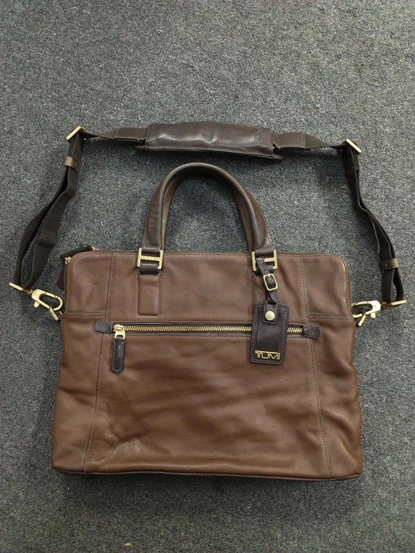 TUMI Beacon Hill Beach Slim Laptop Bag (Category: Briefcases) located in Bago City. Submitted by etak1997 (Listing ID 1465624581, Image 1). Description: Tumi Beacon Hill Beach Slim Laptop Bag Excellent Condition.