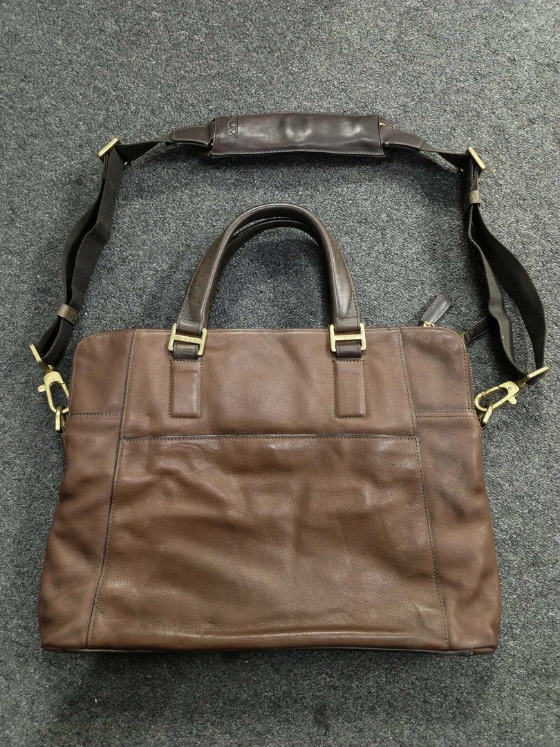 TUMI Beacon Hill Beach Slim Laptop Bag (Category: Briefcases) located in Bago City. Submitted by etak1997 (Listing ID 1465624581, Image 2). Description: Tumi Beacon Hill Beach Slim Laptop Bag Excellent Condition.