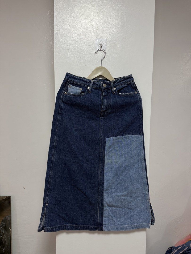 Two toned denim long skirt (Category: Skirts) located in Cauayan City . Submitted by msdianavarro (Listing ID 1465712312, Image 1). Description: Long skirt Size 26-27.