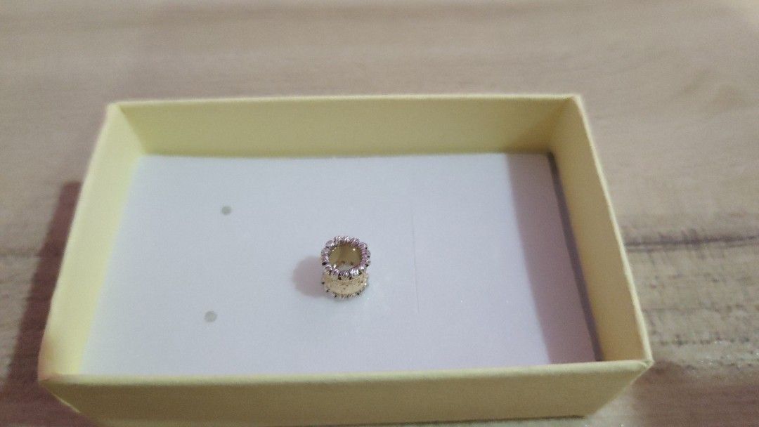 Two-toned barrel pendant (Category: Charms) located in Baliuag. Submitted by majie_e (Listing ID 1465706628, Image 2). Description: Hi po! ✨ Selling some of my personal gold jewelry pieces set in 18K gold. All items are personally owned and never used. ✨ Two-Toned Barrel Pendant — 1.01g | ₱8,500 Feel free to message me if interested. Thank you!.