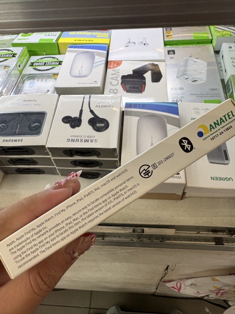 UGREEN SMART FINDER (Category: Other Mobile & Gadget Accessories) located in Taguig. Submitted by grassyyieeebeyb (Listing ID 1465615054, Image 3). Description: UGREEN SMART FINDER FOR IPHONE USER ONLY.