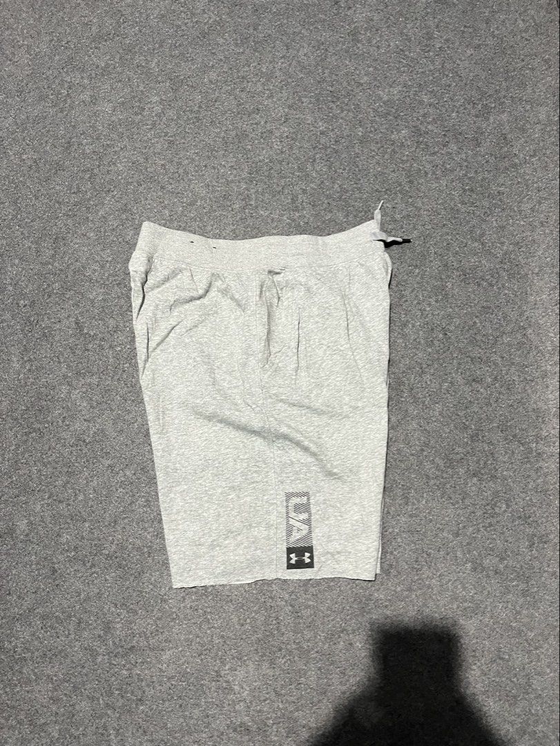 under armor aluminum short (Category: Shorts) located in Lapu Lapu. Submitted by jhonrener41426 (Listing ID 1464571163, Image 1). Description: Large Size 30/34 Length-20 Leg opening-11 Excellent condition Color rate 9.7/10 Authentic Issue none .