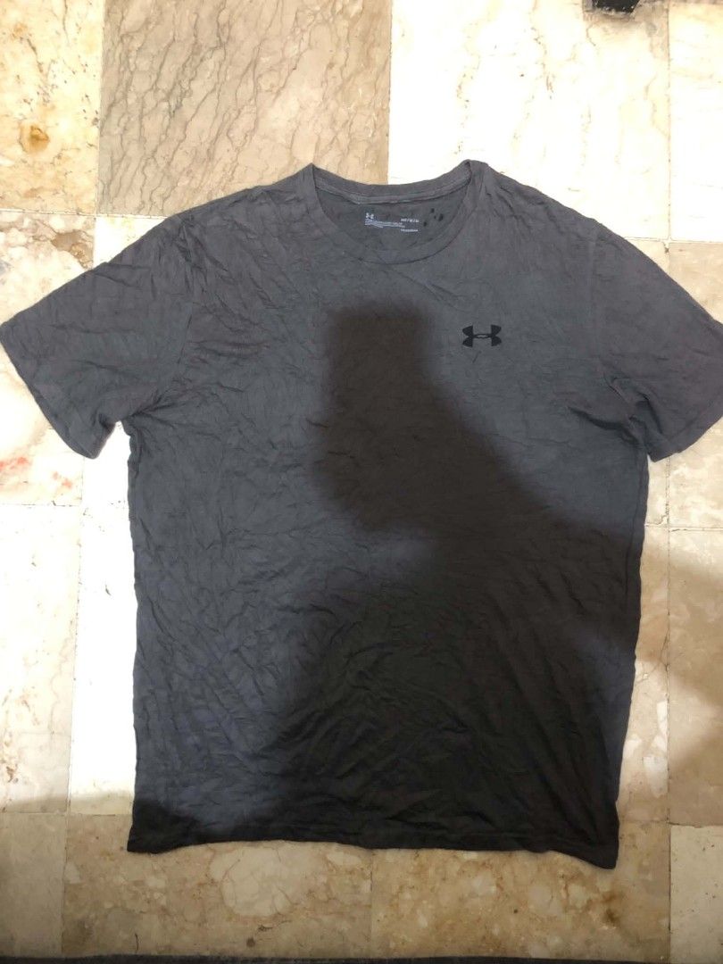 Under Armour (Category: Tshirts & Polo Shirts ) located in Daraga. Submitted by arkhoholic (Listing ID 1465671054, Image 1). Description: excellent condition medium 21x27.