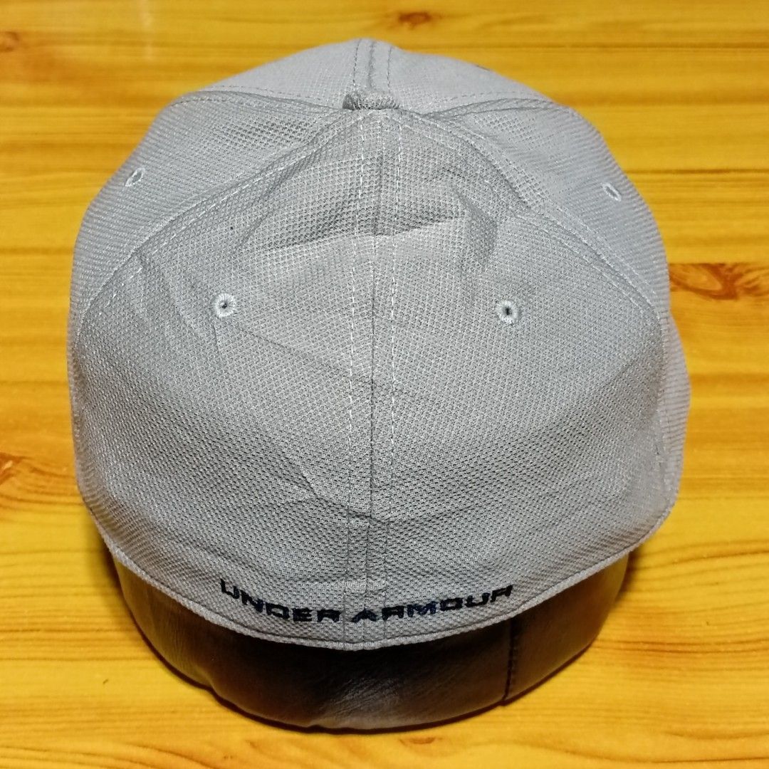 Under Armour Grey Cap with Green and Navy Logo (Category: Caps & Hats) located in Manila. Submitted by caps08 (Listing ID 1465745436, Image 3). Description: - Brand: Under Armour - Color: Grey with navy blue and neon green accents - Material: 100% lightweight polyester - Size: MD/LG - Condition: Clean and well-maintained - Features: Embroidered front logo, back branding, and top ventilation eyelets.
