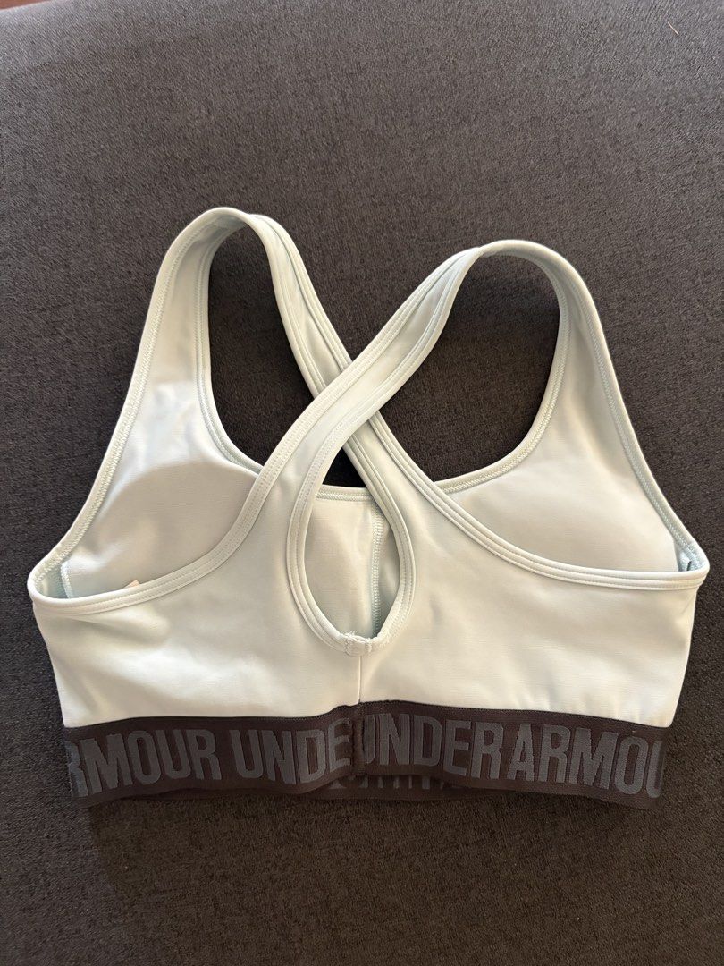 Under Armour Sports Bra Light Blue (Category: Activewear) located in Quezon City. Submitted by hannahhhhssclosetttt (Listing ID 1465627248, Image 2). Description: - Brand: Under Armour - Size: Small (Compression fit) - Color: Light blue with dark grey branded band - Design: Crossback straps with open keyhole back detail - light stain on the left ( last pic ) - rfs does not fit me anymore.