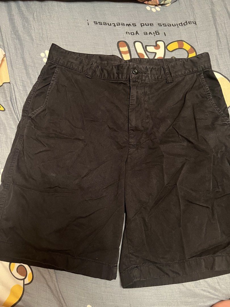 Uniqlo 黑色純棉短褲 M size （分類：短褲）位於 Hong Kong。 由 godz_666 提交（商品編號 1465747953，圖片 1）。簡介： Uniqlo黑色短褲，100%純棉，質地舒服。Size M，腰圍大約76-84cm。褲長50cm,有前袋同後袋，百搭易襯，夏天著啱晒。有興趣可以PM問詳情 不設面交 sf到付。
