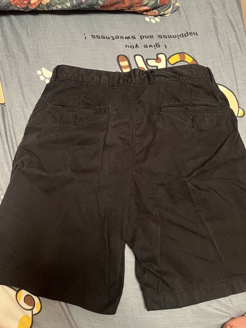 Uniqlo 黑色純棉短褲 M size （分類：短褲）位於 Hong Kong。 由 godz_666 提交（商品編號 1465747953，圖片 2）。簡介： Uniqlo黑色短褲，100%純棉，質地舒服。Size M，腰圍大約76-84cm。褲長50cm,有前袋同後袋，百搭易襯，夏天著啱晒。有興趣可以PM問詳情 不設面交 sf到付。