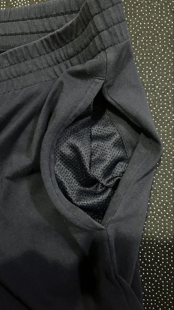 Uniqlo activewear shorts (Category: Shorts) located in Porac. Submitted by macky.ron (Listing ID 1465753302, Image 2). Description: Length:19.5 Waist: 32 Condition: Good Color rate: 9/10 Issue (s): none Complete Tags.