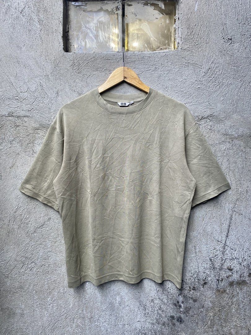 Uniqlo Airism Oversize Tees - MEDIUM (Category: Tshirts & Polo Shirts ) located in Davao. Submitted by vanthriftfinds5 (Listing ID 1465587317, Image 2). Description: Wts‼️ Uniqlo Airism Oversize Tees SIZE MEDIUM ON TAG ALL Excellent Condition ALL, Need Wash only DM TO PURCHASE.📩 🏙️ Location: Davao City 8000.