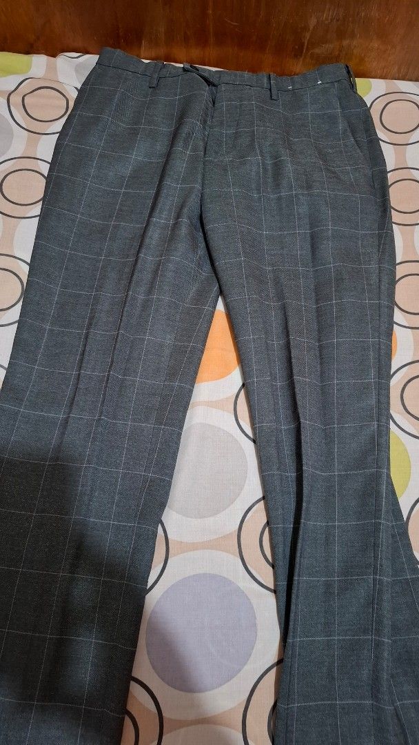 UNIQLO Airsense Gray Checkered Plaid Pants (Category: Trousers) located in Paranaque City. Submitted by furotetsuu (Listing ID 1465671144, Image 1). Description: UNIQLO Airsense or Miracle Air Pants Checkered / Plaid Gray pants Lightweight Tapered fit .