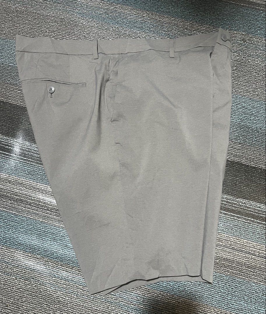 Uniqlo Airsense Short Gray (Category: Shorts) located in Cebu City. Submitted by mark24anth29233 (Listing ID 1465643715, Image 3). Description: Original Size: XL W36-38 L21 Excellent condition No issue.
