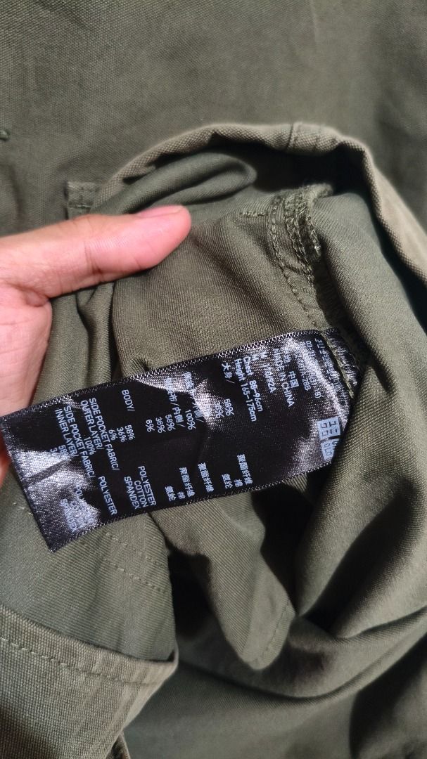 Uniqlo Army Green Jacket (Category: Coats, Jackets and Outerwear) located in Caloocan City. Submitted by lorkan04 (Listing ID 1465694299, Image 3). Description: Authentic Large No Major Flaws Color Rate 9.3 to 9.5/10.