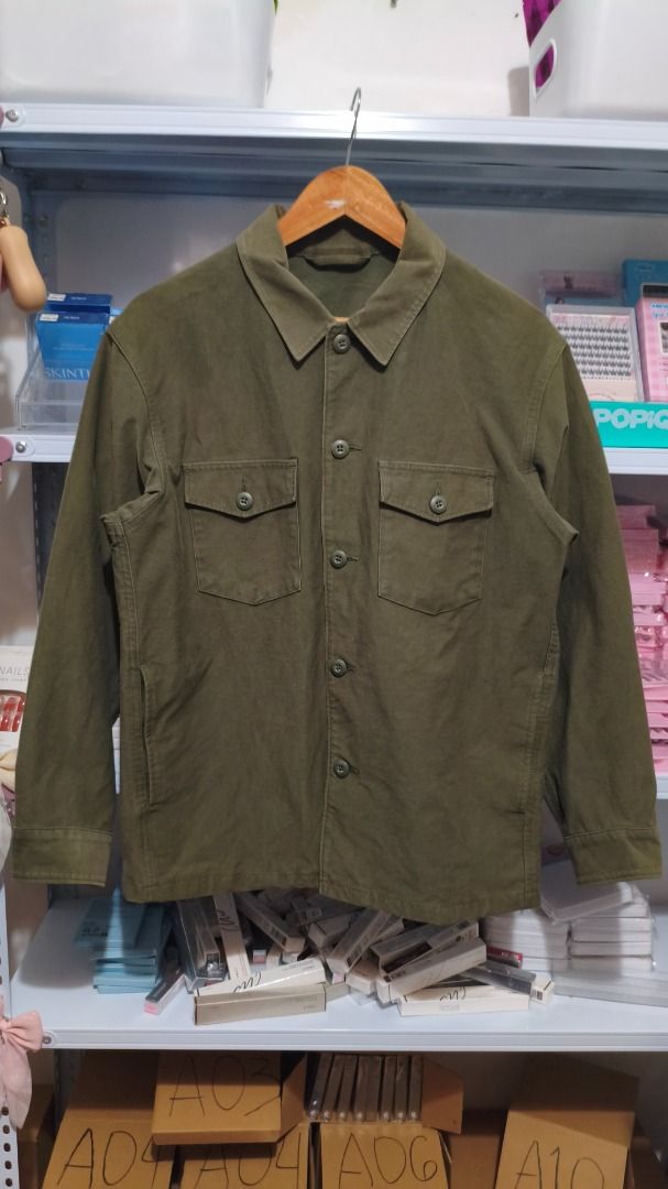 Uniqlo Army Green Jacket (Category: Coats, Jackets and Outerwear) located in Caloocan City. Submitted by lorkan04 (Listing ID 1465694299, Image 1). Description: Authentic Large No Major Flaws Color Rate 9.3 to 9.5/10.