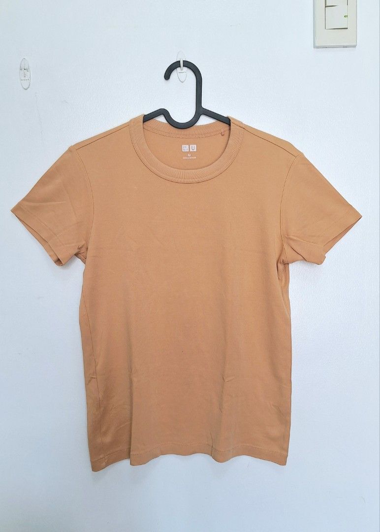 Uniqlo Basic Shirt (Category: Shirts) located in La Trinidad. Submitted by styled.traded (Listing ID 1465750050, Image 1). Description: .