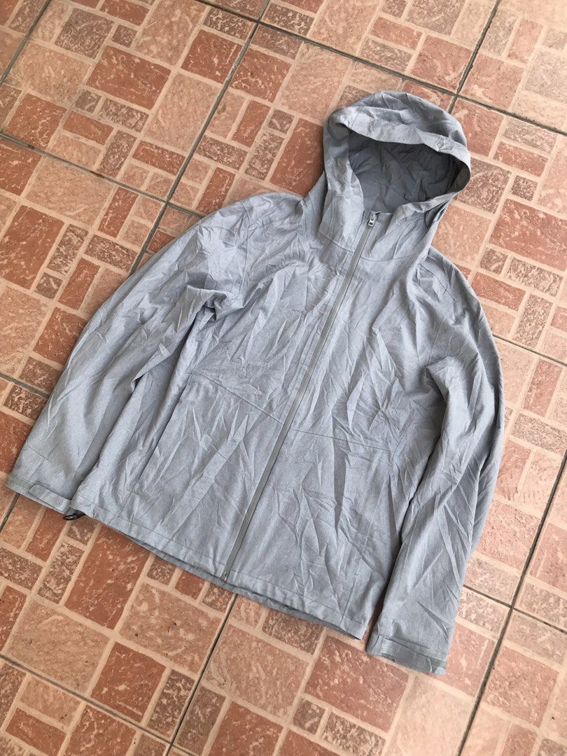 UNIQLO BLOCKTECH PARKA (Category: Coats, Jackets and Outerwear) located in Cebu City. Submitted by thriftlangniedd (Listing ID 1465628535, Image 2). Description: Excellent condition No issue or flaws Size Large Dimes 22 x 28 Color rate 9.5/10.