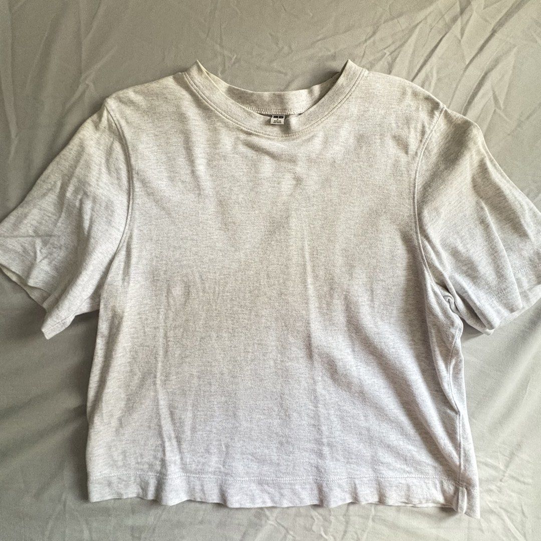 Uniqlo Boxy Top (Category: Shirts) located in Binan City. Submitted by moonlight.26 (Listing ID 1465633256, Image 1). Description: - Boxy top - Perfect for casual or office attire - rfs: decluttering .