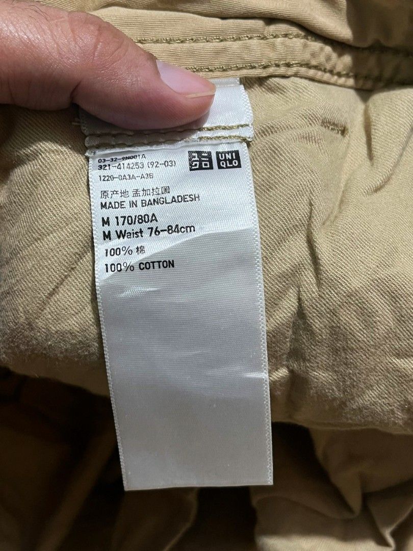 UNIQLO 6 POCKET CARGO SHORT (Category: Shorts) located in Davao. Submitted by nmd.archives (Listing ID 1465628630, Image 3). Description: Medium on tag Size: 32 Length: 20 Color rate and condition: 10/10 No issue.