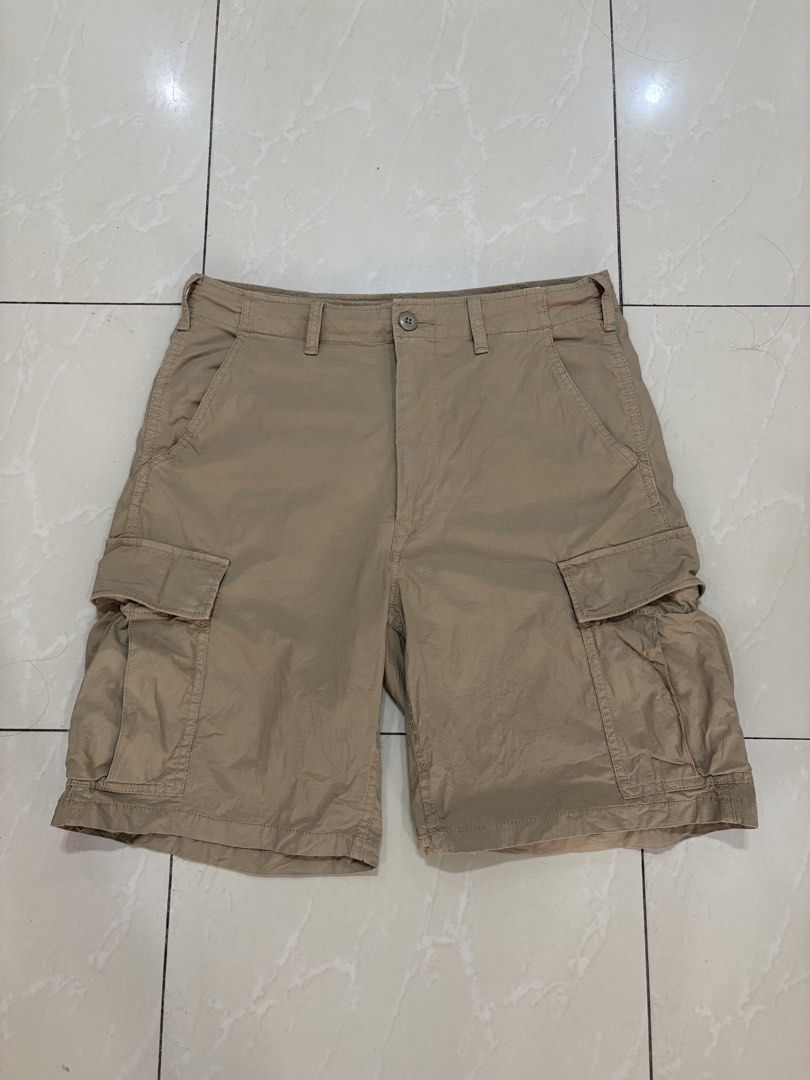 Uniqlo Cargo Shorts (Category: Shorts) located in Iligan City. Submitted by thrift4dayz (Listing ID 1465592294, Image 1). Description: Size: Small - Fits 28”-30” Multiple front and back pockets Almost brand new condition .