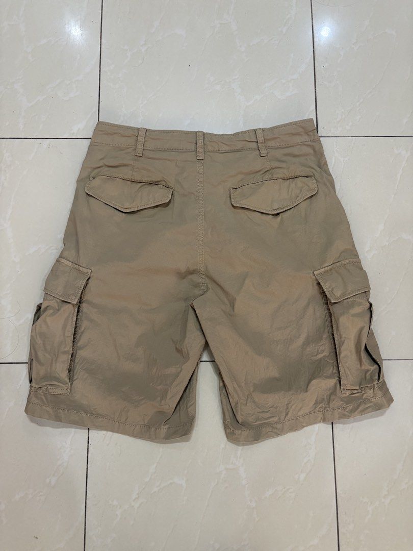 Uniqlo Cargo Shorts (Category: Shorts) located in Iligan City. Submitted by thrift4dayz (Listing ID 1465592294, Image 2). Description: Size: Small - Fits 28”-30” Multiple front and back pockets Almost brand new condition .