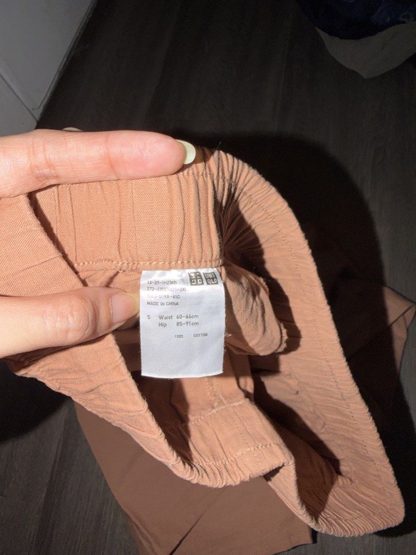 Uniqlo Cotton Drawstring Pants Size S (Category: Jeans) located in San Juan City. Submitted by Pierrelot (Listing ID 1465676505, Image 2). Description: - Brand: Uniqlo - Material: 100% Cotton - Size: S (Fits Waist: 60-66cm, Hips: 85-91cm) - Features: Elastic waistband with matching drawstring, straight cut legs, functional side pockets - Origin: Made in China - Condition: Great casual staple piece.