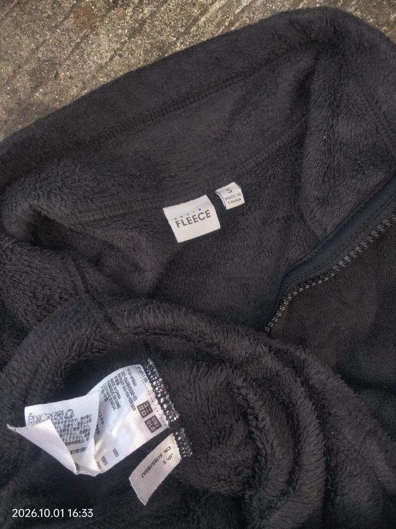 Uniqlo Full-zip Black Fleece Jacket (Category: Coats, Jackets and Outerwear) located in Caloocan City. Submitted by haruconcep52476 (Listing ID 1465684176, Image 2). Description: Dimensions W16.5×L22 Good condition Color rate 9.5 No issue.