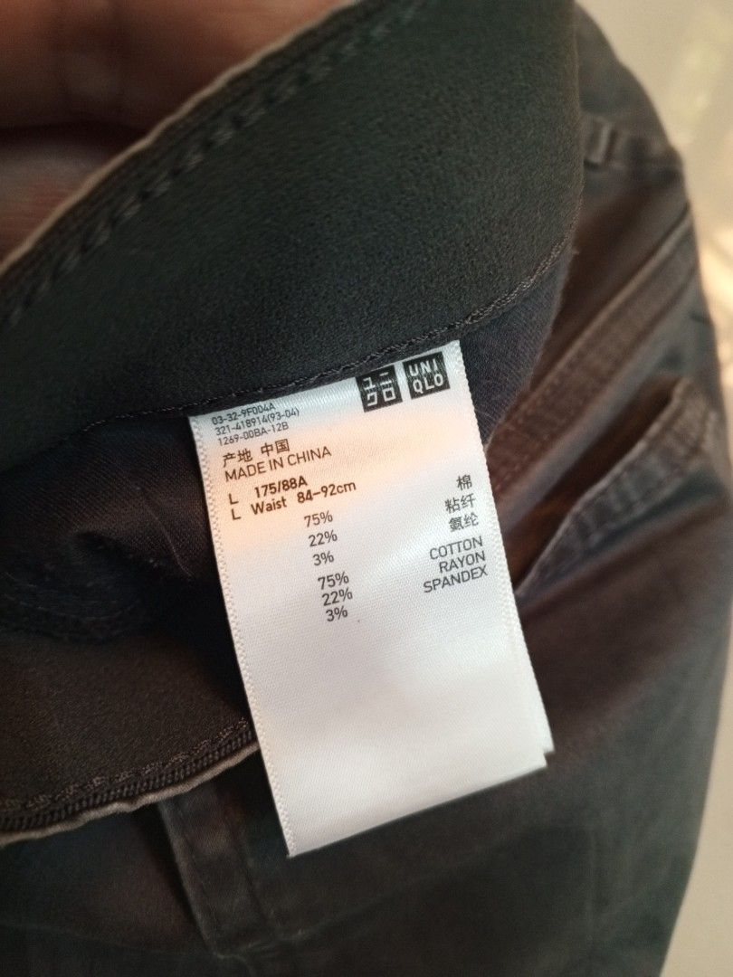 Uniqlo Grey Drawstring Pants Size L (Category: Trousers) located in Orani. Submitted by thriftniea (Listing ID 1465649720, Image 3). Description: UNIQLO SIZE 34-36 LENGTH 41 HEM 7 COLOR ASH GRAY COTTON.