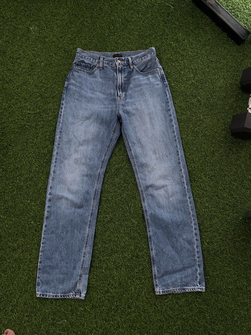 Uniqlo Jeans Size (Category: Jeans) located in Las Pinas. Submitted by francesaly (Listing ID 1465669454, Image 3). Description: - Brand: Uniqlo - Color: Mid wash blue - Material: 100% cotton (sturdy feel) - Size: 26 (Waist measures 66cm) - Fit: Classic straight leg - Details: Button and zipper fly, front and back pockets - Origin: Made in China.