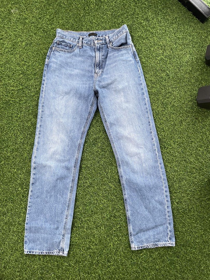 Uniqlo Jeans Size (Category: Jeans) located in Las Pinas. Submitted by francesaly (Listing ID 1465669454, Image 1). Description: - Brand: Uniqlo - Color: Mid wash blue - Material: 100% cotton (sturdy feel) - Size: 26 (Waist measures 66cm) - Fit: Classic straight leg - Details: Button and zipper fly, front and back pockets - Origin: Made in China.
