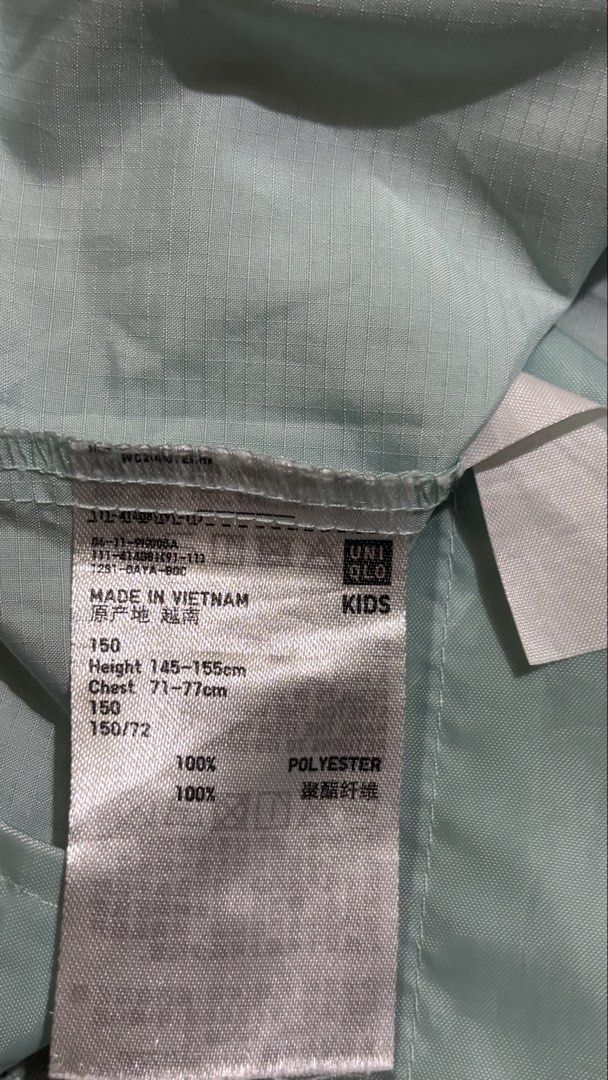 Uniqlo kids pocketable parka (Category: Babies & Kids Fashion) located in Binan City. Submitted by rdgerevilla (Listing ID 1465580350, Image 3). Description: Uniqlo kids pocketable parka Size 150 kids on tag Like new No issue .