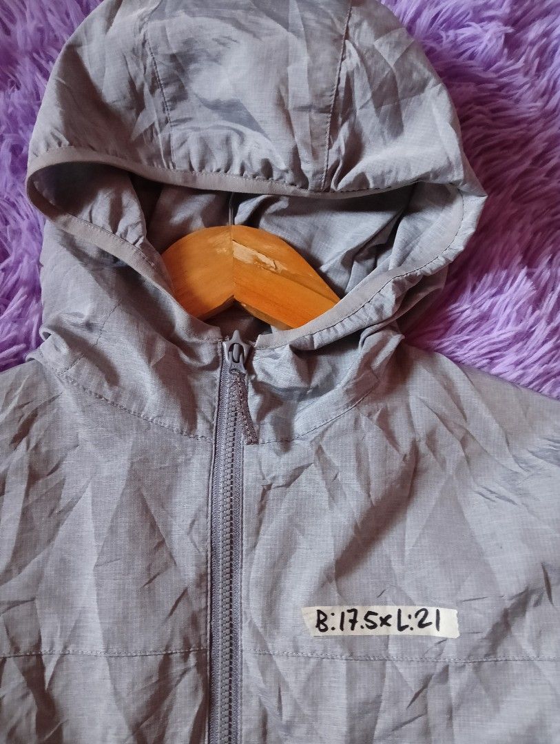 UNIQLO Kids Pocketable Parka (Category: Babies & Kids Fashion) located in Basista. Submitted by purpleens_shop (Listing ID 1465620582, Image 3). Description: .