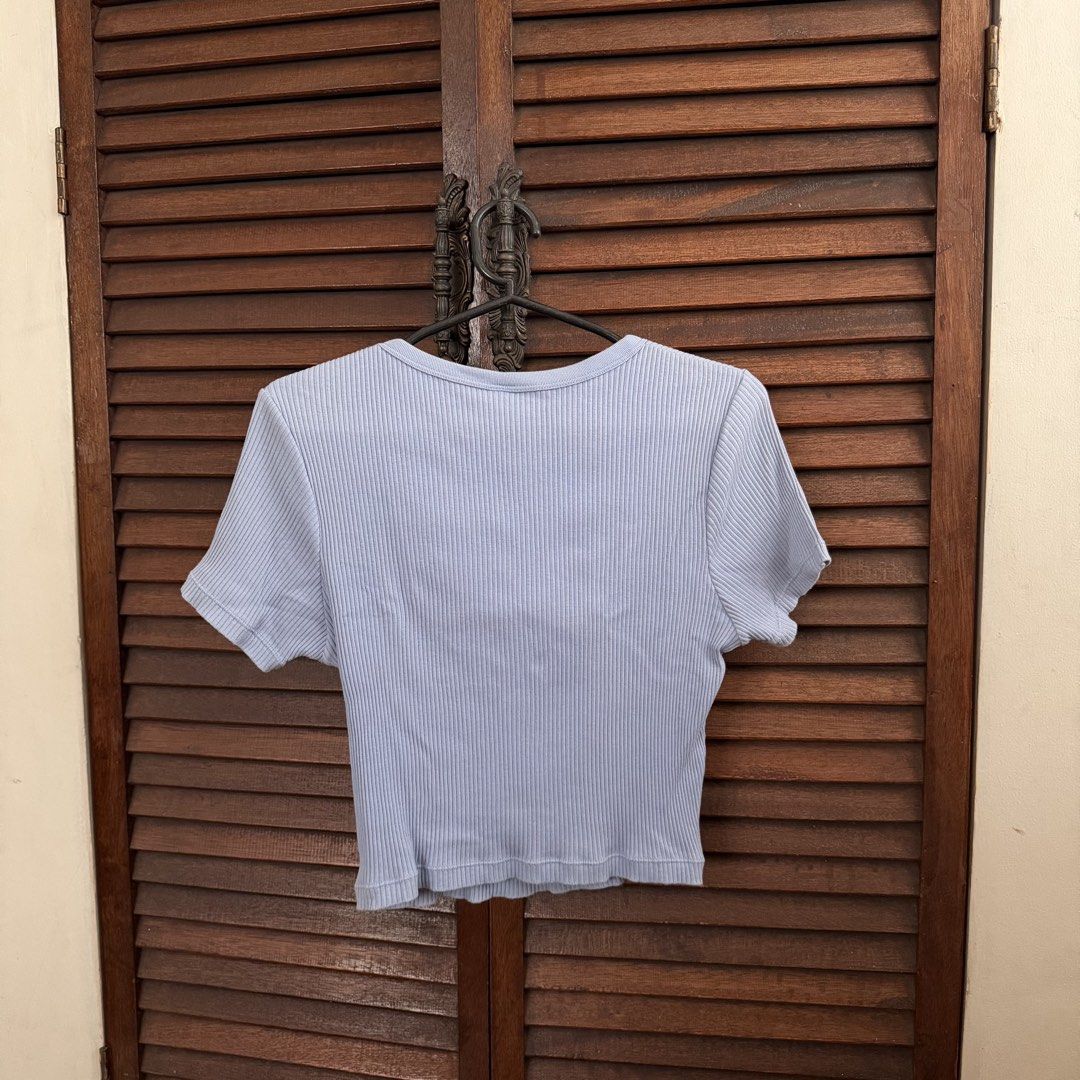 Uniqlo Light Blue Crop Top (Category: Shirts) located in Las Pinas. Submitted by frances.finds (Listing ID 1465708828, Image 2). Description: - LAST PRICE - dm me for photo when worn.