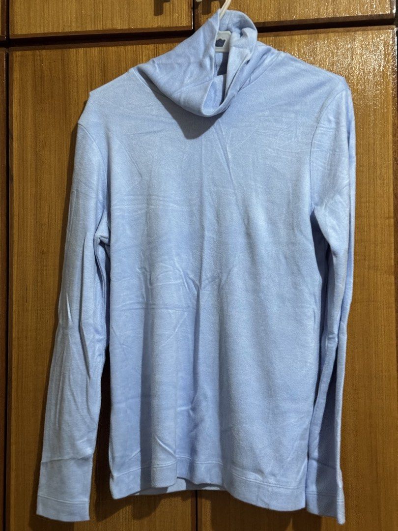 Uniqlo Light Blue Turtleneck Sweater Size M (Category: Longsleeves) located in Santa Cruz, Pampanga. Submitted by eygee_rp (Listing ID 1465726270, Image 2). Description: - Brand: Uniqlo - Color: Light Blue - Size: M - Material: Soft and comfortable (Made in Vietnam) - Fit: Standard fit with long sleeves - Condition: Clean, no obvious flaws - Features: Great for layering in cooler weather and easy to match.