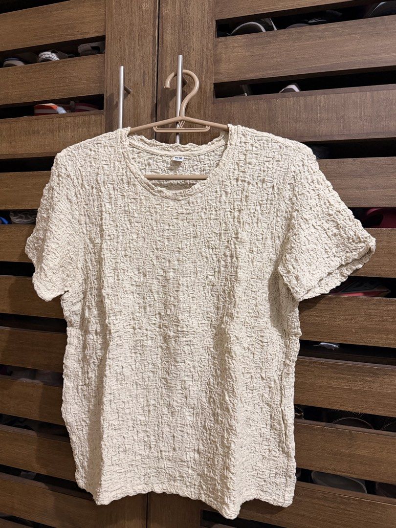 Uniqlo Light Brown Top (Category: Blouses) located in Hermosa. Submitted by laviajeraph (Listing ID 1465591355, Image 1). Description: .