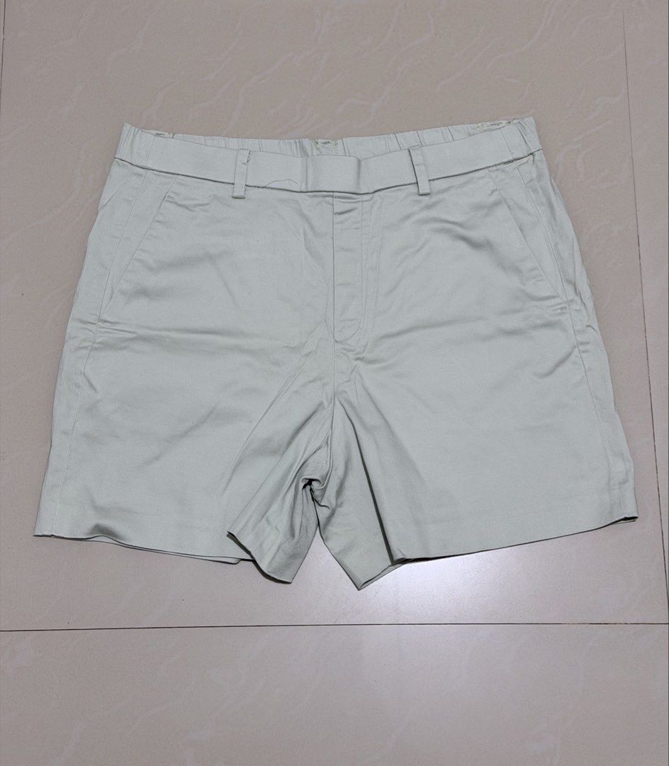 Uniqlo Light Green Short (Category: Shorts) located in Hermosa. Submitted by laviajeraph (Listing ID 1465587826, Image 1). Description: 🩳✨ SHORTS FOR SALE‼️ — CLOSET FINDS! ✨ Comfy pieces looking for a new home. 🏠🩷 📌 Please check photos for the actual item and details First come, first served! 🛍️.