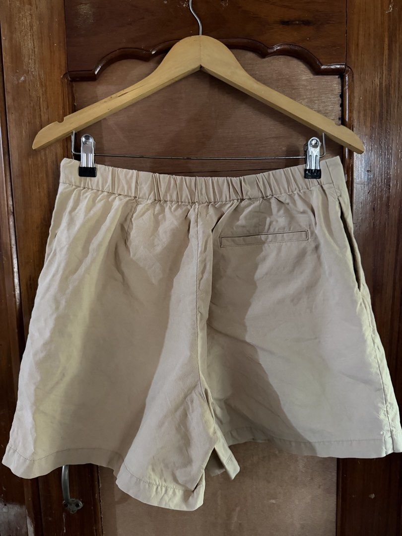 Uniqlo Linen Blend Skort (Category: Shorts) located in Panabo. Submitted by luckywater09 (Listing ID 1465616522, Image 2). Description: Good Condition No Issue Large on tag Color : Light Brown Price plus shipping fee.