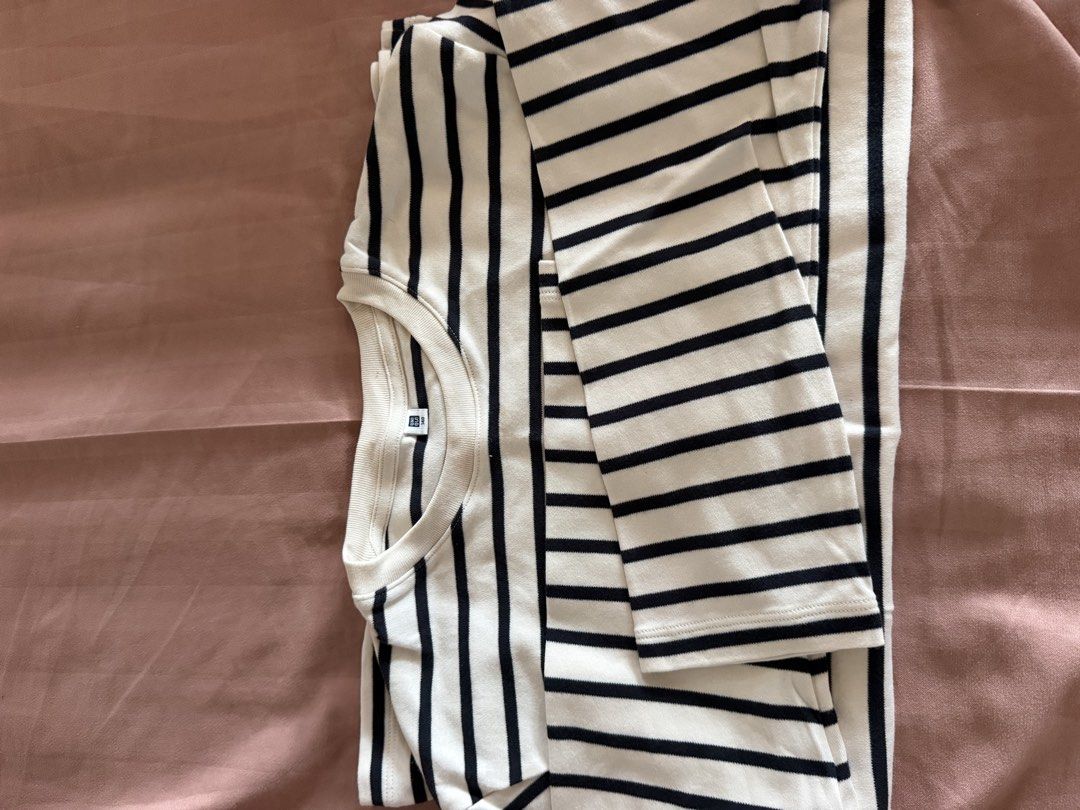 Uniqlo Longsleeves (Category: Longsleeves) located in Cavite. Submitted by ja.999 (Listing ID 1465616025, Image 1). Description: 👉🏻Kids size: 140 👉🏻 RFS: Decluttering 👉🏻 Pls manage ur expectations 👉🏻 Can do Same Day Delivery 👉🏻 Loc: Makati 👉🏻 Price is negotiable (esp if marami kayo bibilhin sa items ko hehe) .
