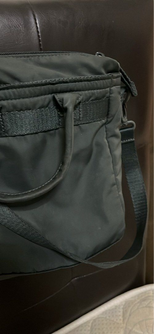 UNIQLO Olive Green Shoulder Bag (Category: Shoulder Bags) located in Manila. Submitted by vincentzoes (Listing ID 1465699264, Image 2). Description: You shoulder the lalamove, accepting gcash, project 8, QC.