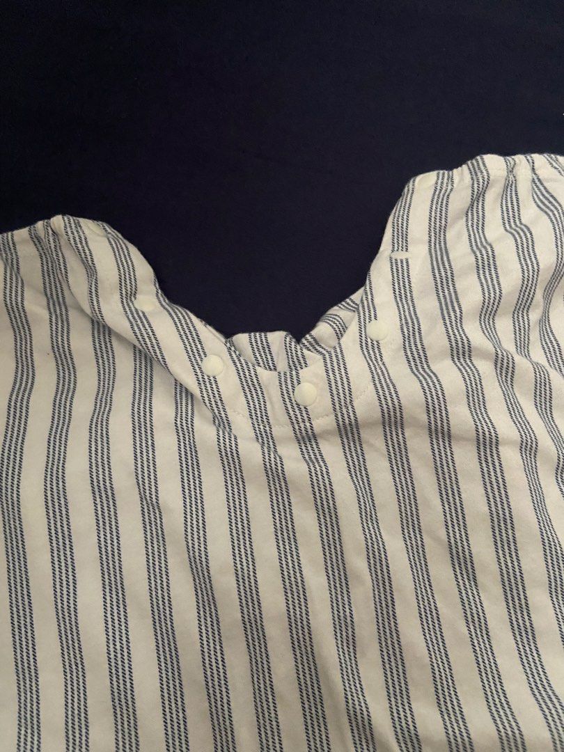 Uniqlo Onsie (Category: Babies & Kids Fashion) located in Manila. Submitted by eriiidump (Listing ID 1465643125, Image 3). Description: Nakaliitan na, walang any flaws.