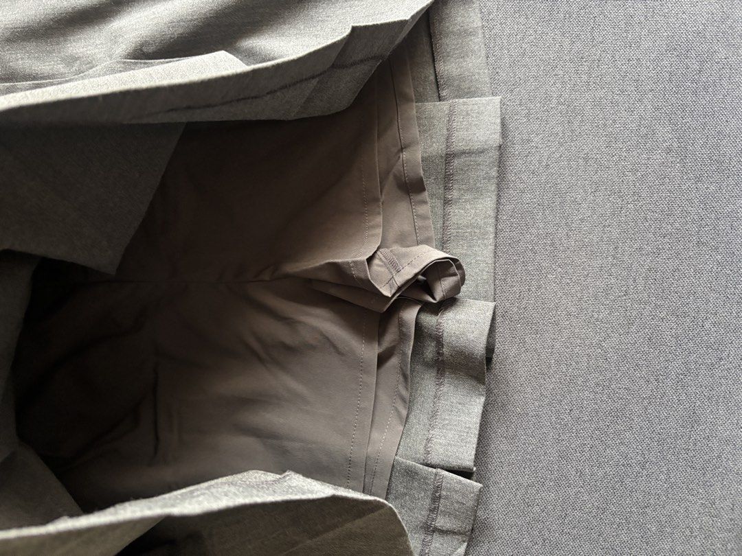 Uniqlo Pleated Skirt - Gray (Category: Skirts) located in Makati City. Submitted by kaysgarage (Listing ID 1465595993, Image 3). Description: - Brand: Uniqlo - Item: Pleated Skirts ( Gray) - size S - brand new with tag (with inner short) RFS: Lost weight and bought the wrong size.