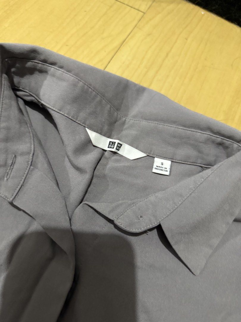 Uniqlo Polo Shirt (Category: Blouses) located in Taguig. Submitted by red2398 (Listing ID 1465725675, Image 2). Description: .