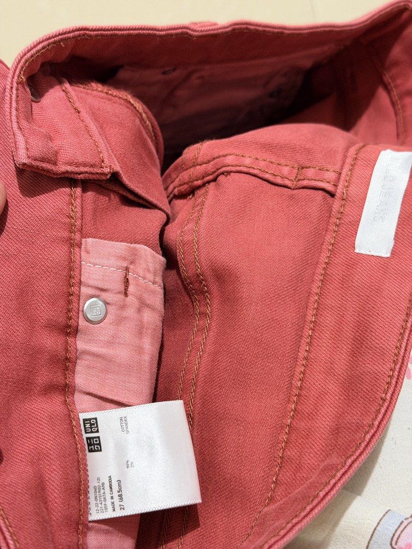 Uniqlo Red Short (Category: Shorts) located in Hermosa. Submitted by laviajeraph (Listing ID 1465585720, Image 2). Description: 🩳✨ SHORTS FOR SALE‼️ — CLOSET FINDS! ✨ Comfy pieces looking for a new home. 🏠🩷 📌 Please check photos for the actual item and details First come, first served! 🛍️.