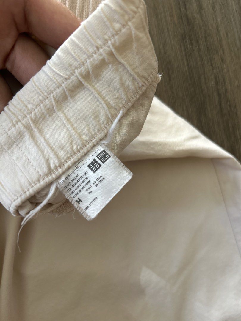 Uniqlo relaxed ankle (Category: Other Bottoms) located in Manila. Submitted by daniii_1 (Listing ID 1465641255, Image 2). Description: No flaws good as new.