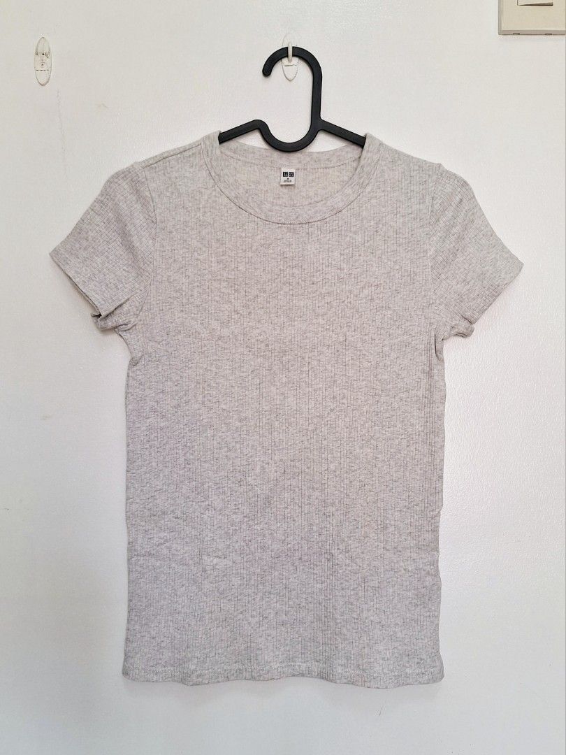 Uniqlo Ribbed Top (Category: Shirts) located in La Trinidad. Submitted by styled.traded (Listing ID 1465749996, Image 1). Description: Size S-M (stretch).