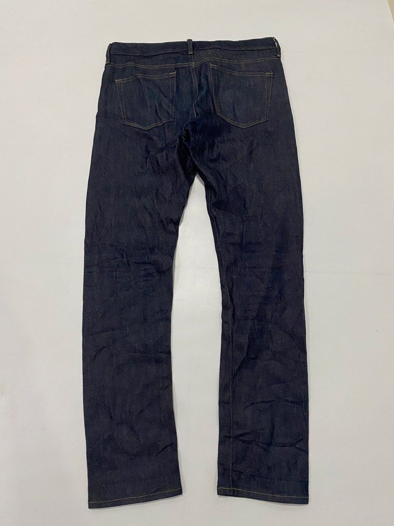 Uniqlo selvedge denim (Category: Jeans) located in Dumaguete. Submitted by hirrja97559 (Listing ID 1465700757, Image 2). Description: Uniqlo selvedge denim‼️ Size 34 width 18 length 43 hem 7.5 Straight cut Excellent condition 9.7/10 color rate.