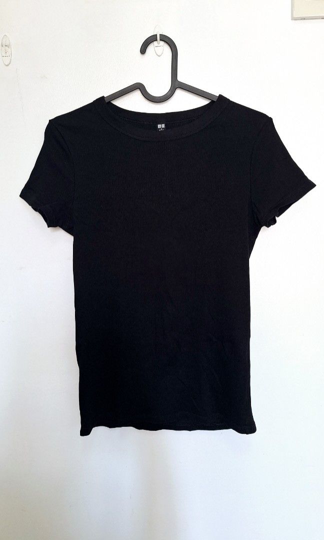 Uniqlo Ribbed Top (Category: Shirts) located in La Trinidad. Submitted by styled.traded (Listing ID 1465749813, Image 1). Description: Size S-M (stretch).